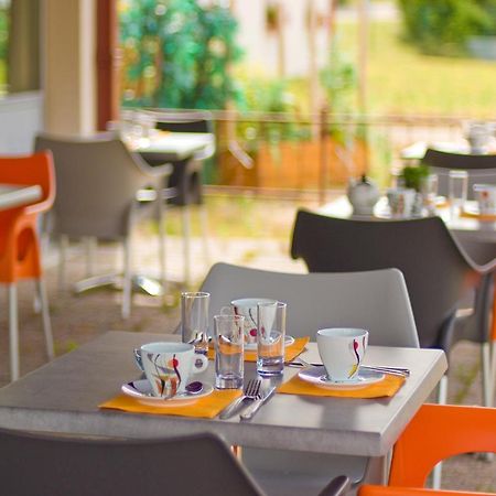 Logis Hotel Restaurant De La Madeleine Commercy Екстер'єр фото