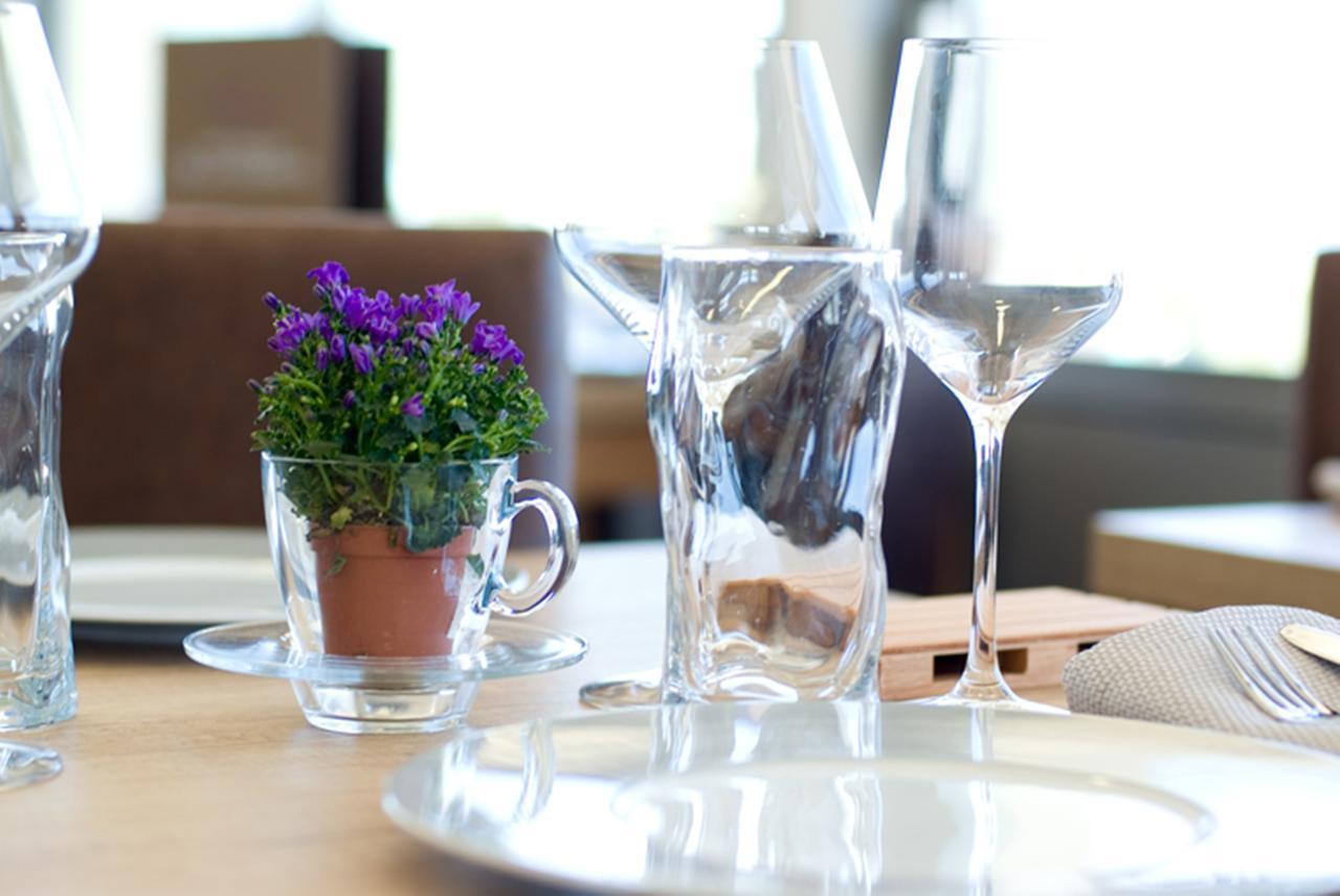 Logis Hotel Restaurant De La Madeleine Commercy Екстер'єр фото