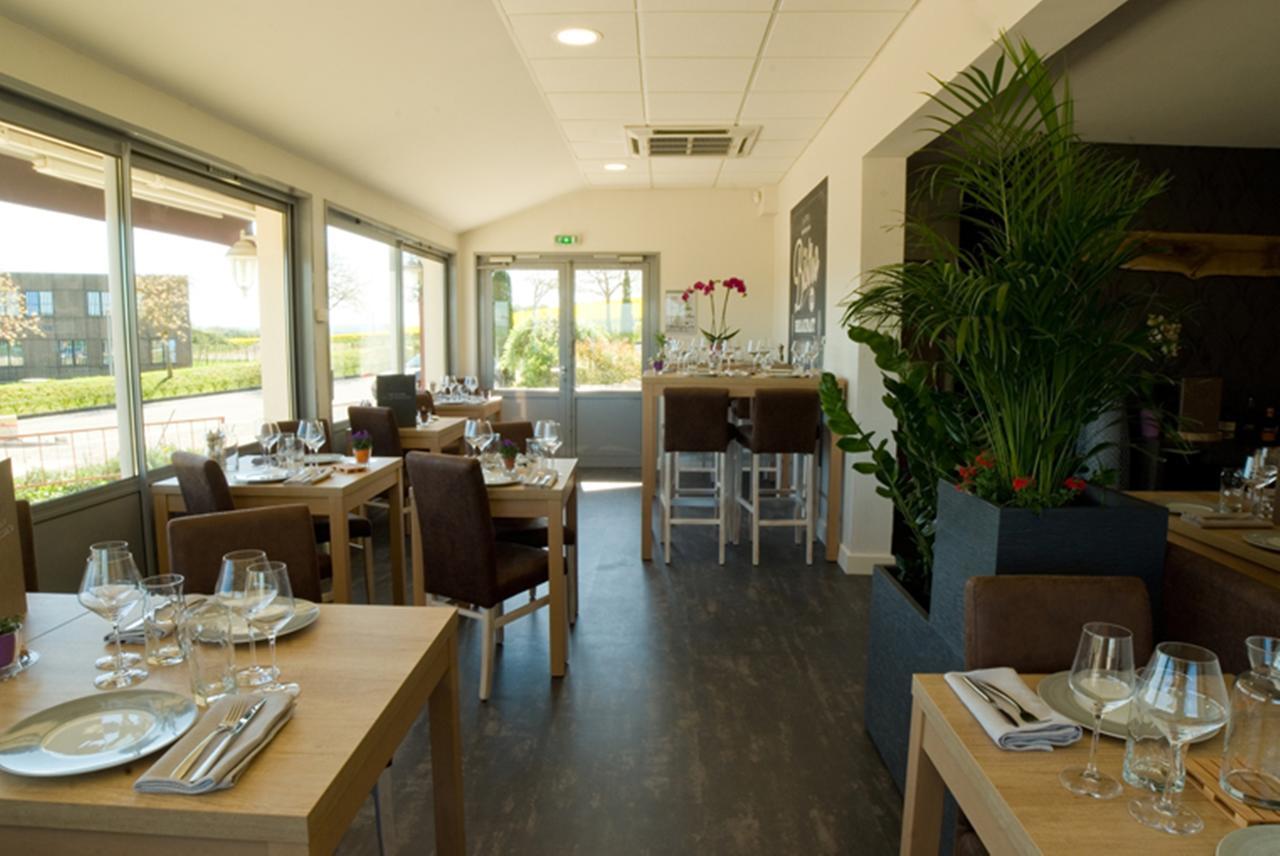 Logis Hotel Restaurant De La Madeleine Commercy Екстер'єр фото