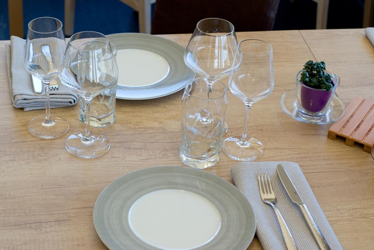 Logis Hotel Restaurant De La Madeleine Commercy Екстер'єр фото